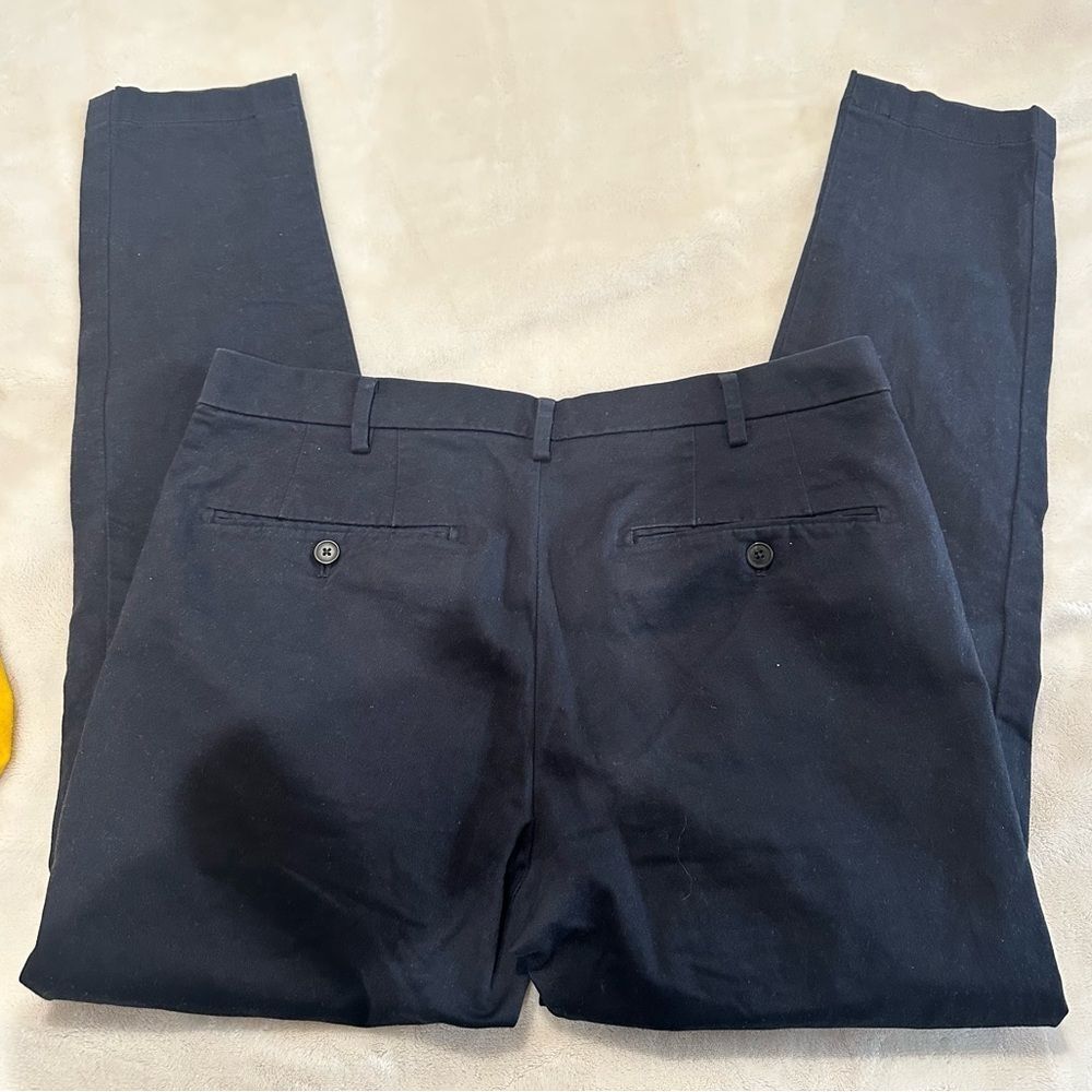 NWOT 32x30L Men’s Uniqlo Navy Blue Classic Slim Straight Fit Chino Style Pants - Picture 2 of 6